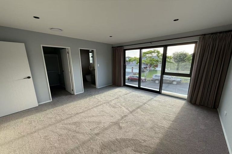 Photo of property in 21 Voltaire Court, Botany Downs, Auckland, 2010