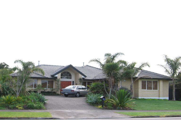 Photo of property in 16 Annalong Road, Dannemora, Auckland, 2016