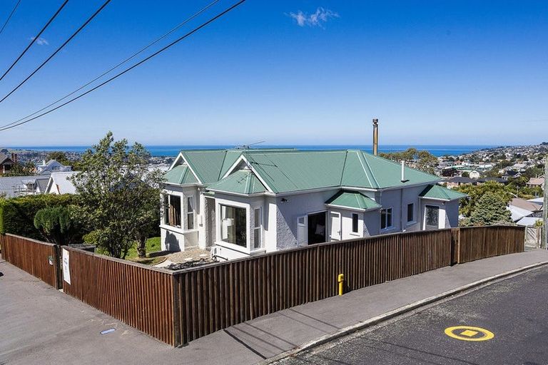 Photo of property in 17 Carnarvon Street, Belleknowes, Dunedin, 9011