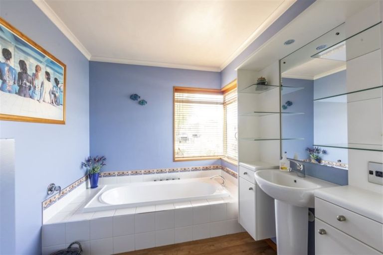 Photo of property in 41b Avonhead Road, Avonhead, Christchurch, 8042