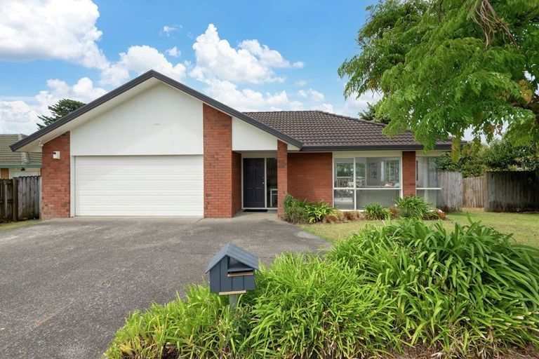 Photo of property in 27 Bard Place, Golflands, Auckland, 2013