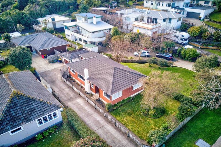Photo of property in 17 Mclellan Street, Tawa, Wellington, 5028