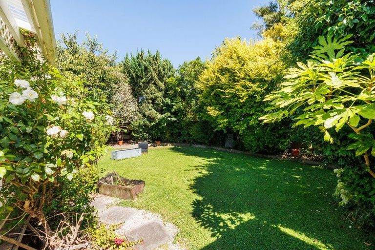 Photo of property in 76 Ruamahanga Crescent, Terrace End, Palmerston North, 4410