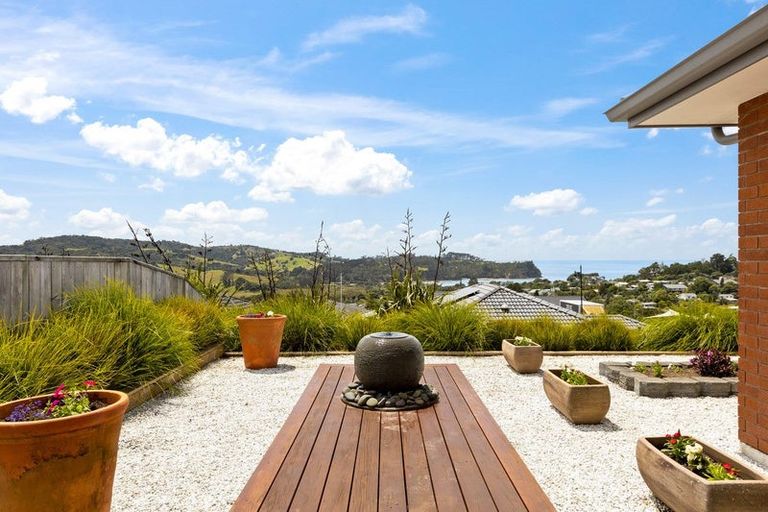 Photo of property in 32 Seaview Crescent, Hatfields Beach, Orewa, 0931