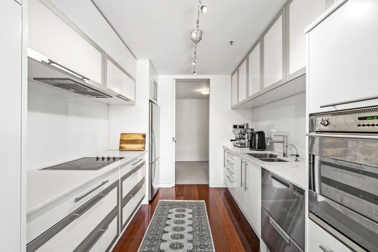 Photo of property in Aqua, 11/74 Oriental Parade, Oriental Bay, Wellington, 6011