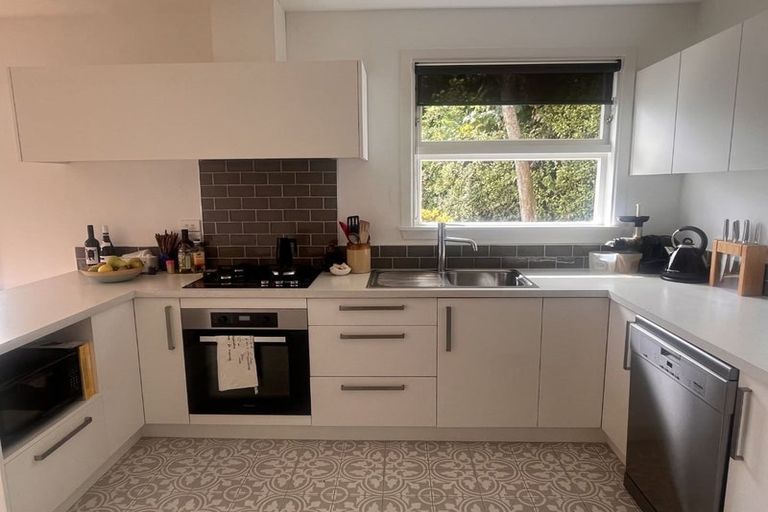 Photo of property in 64 Moncks Spur Road, Redcliffs, Christchurch, 8081