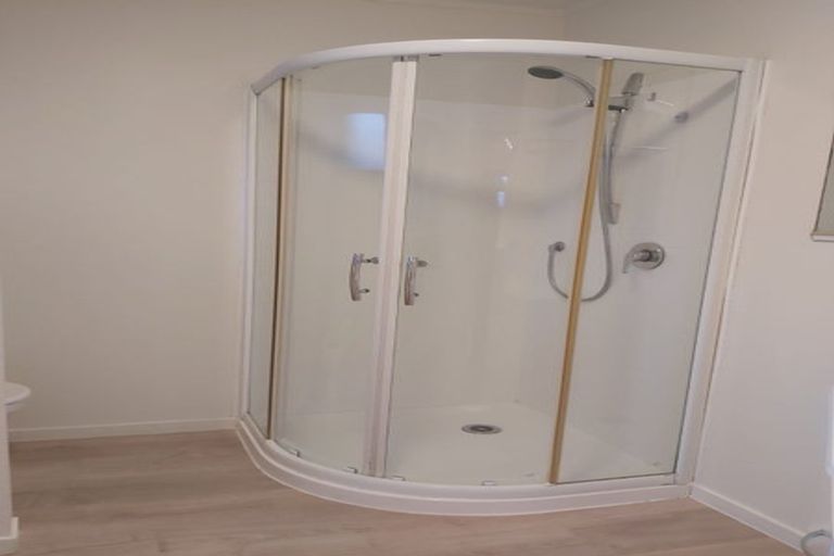 Photo of property in 2/2 Bentley Avenue, Glenfield, Auckland, 0629