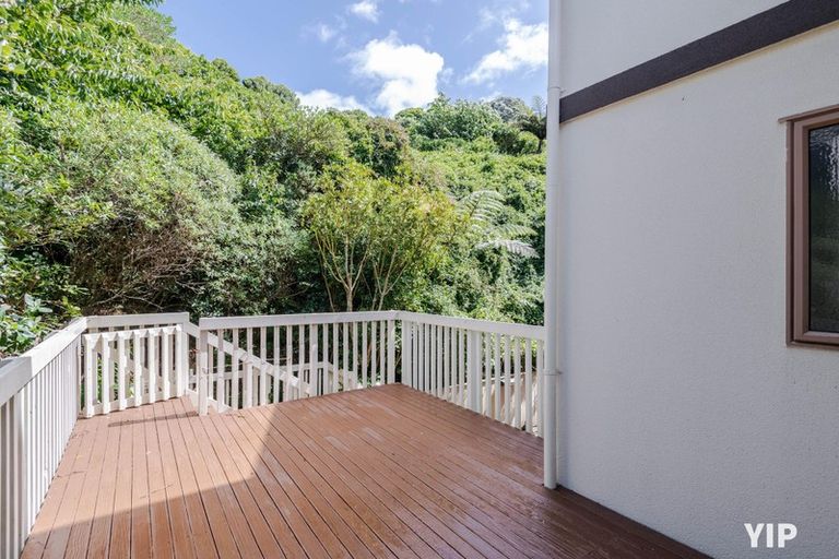 Photo of property in 37 Dress Circle, Newlands, Wellington, 6037
