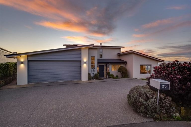 Photo of property in 25 Parkridge Place, Mount Pleasant, Christchurch, 8081