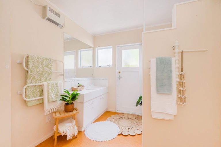 Photo of property in 18 Kohutuhutu Road, Raumati Beach, Paraparaumu, 5032