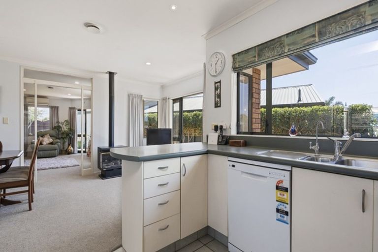 Photo of property in 6 Whalers Rise, Whalers Gate, New Plymouth, 4310