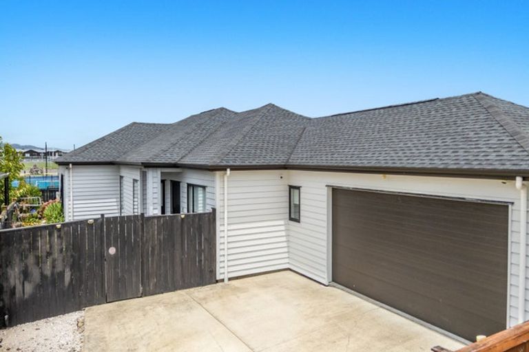 Photo of property in 6 Kakabeak Way, Takanini, 2110