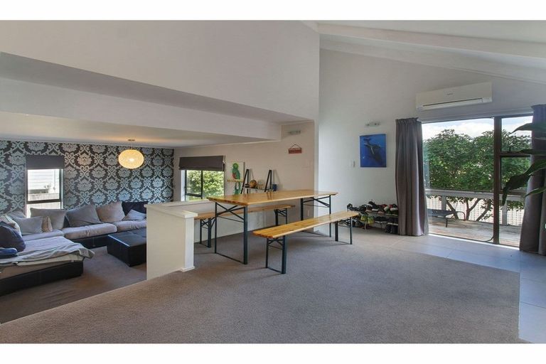 Photo of property in 2/2 Ceramco Place, Torbay, Auckland, 0630