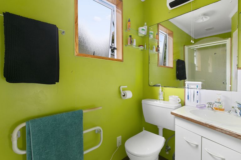 Photo of property in 18 Owen Street, Green Island, Dunedin, 9018