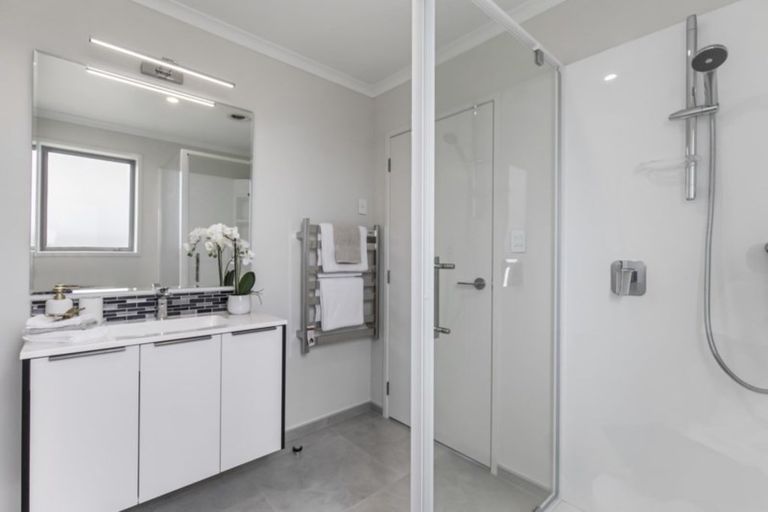 Photo of property in 49 Couldrey Crescent, Red Beach, 0932