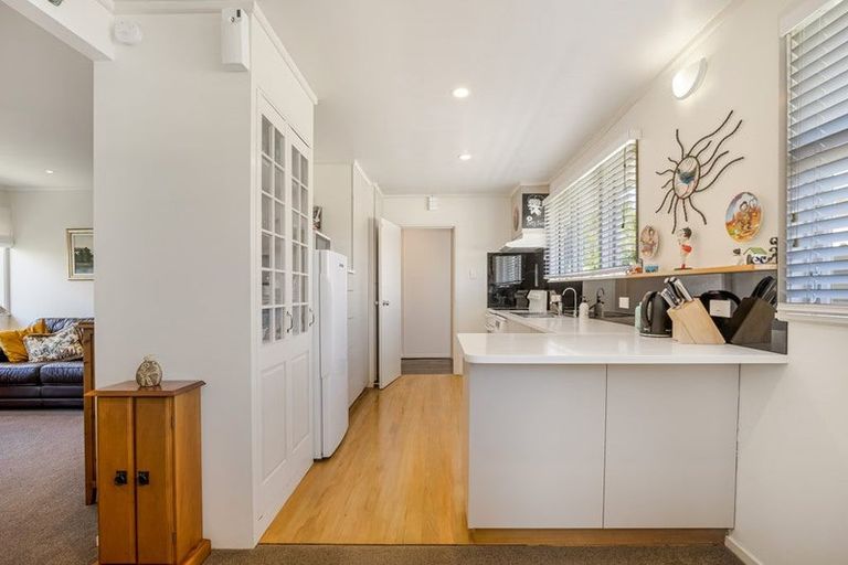 Photo of property in 11 Lemnos Place, Titirangi, Auckland, 0604