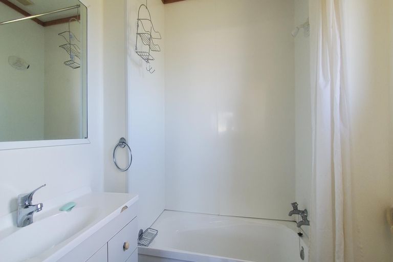 Photo of property in 1a Wing Crescent, Papakura, 2110
