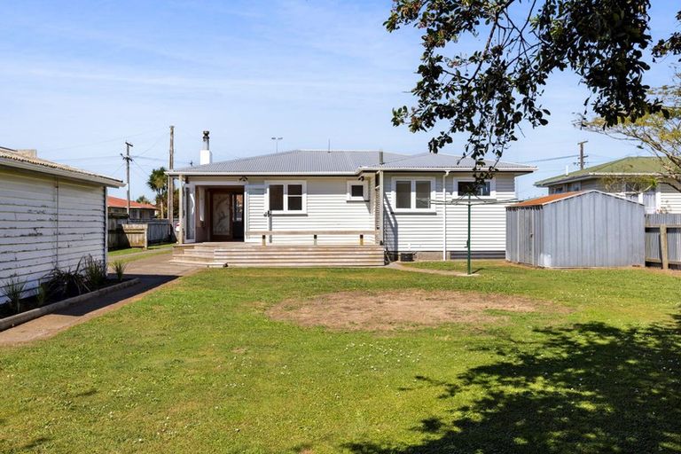Photo of property in 8 Pacey Avenue, Hawera, 4610