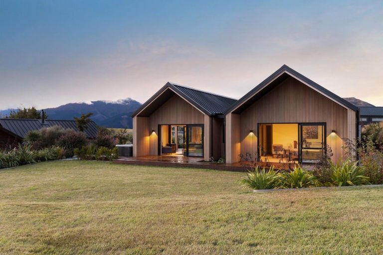 Photo of property in 9 Arran Lane, Jacks Point, Queenstown, 9371