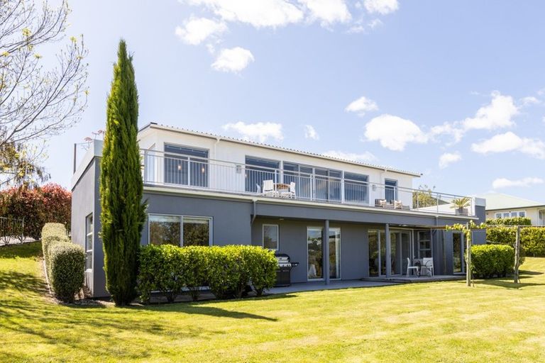 Photo of property in 79 Hikanui Drive, Havelock North, 4130