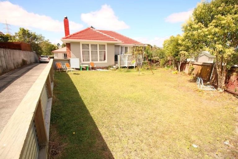 Photo of property in 32a Toru Street, Te Atatu Peninsula, Auckland, 0610