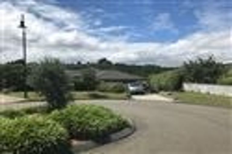 Photo of property in 12 Kaweka Close, Aotea, Porirua, 5024