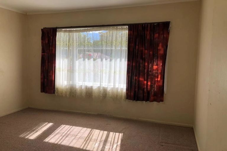 Photo of property in 64 Smythe Road, Henderson, Auckland, 0612