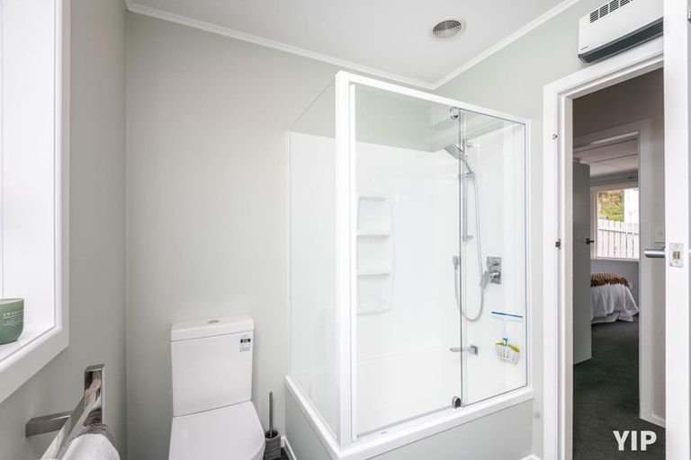 Photo of property in 58 Catherine Crescent, Paparangi, Wellington, 6037