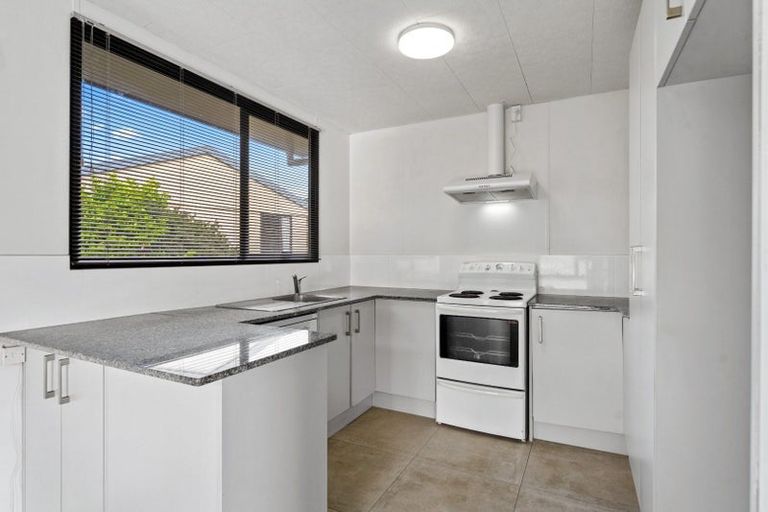 Photo of property in 28 Devonshire Road, Unsworth Heights, Auckland, 0632