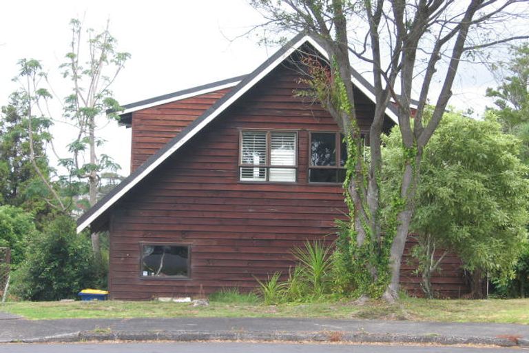 Photo of property in 56 Edgeworth Road, Glenfield, Auckland, 0629