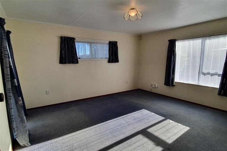 Photo of property in 1 Willowstream Grove, Cloverlea, Palmerston North, 4412