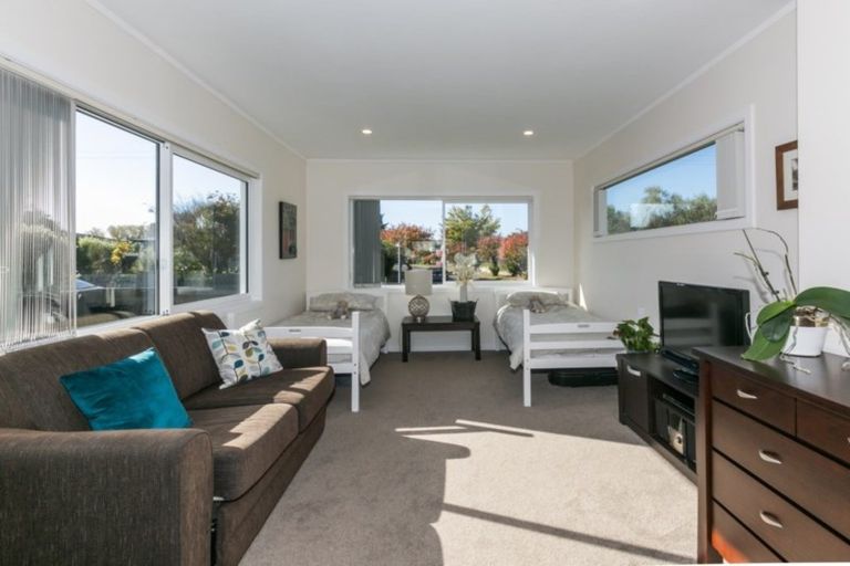 Photo of property in 11 Lipscombe Crescent, Havelock North, 4130