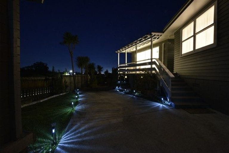 Photo of property in 38 Sunvue Road, Glen Eden, Auckland, 0602