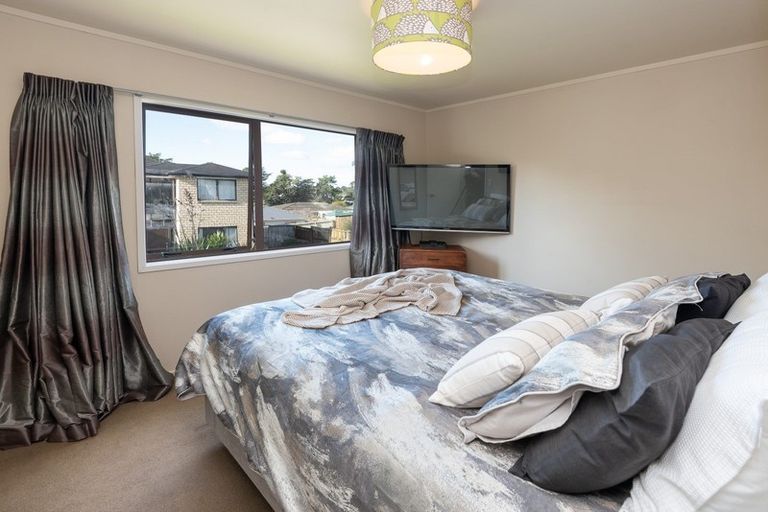Photo of property in 2/8 Beldon Place, Pakuranga Heights, Auckland, 2010