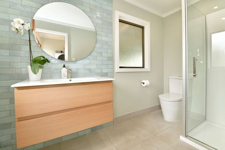 Photo of property in 33 Jelas Road, Red Beach, 0932