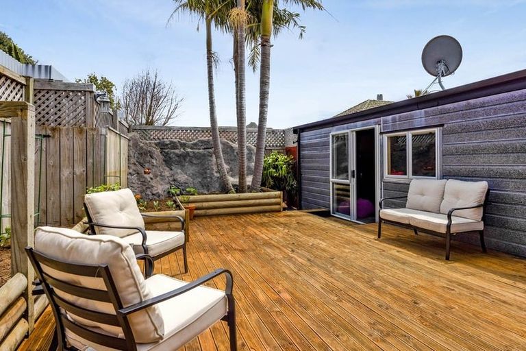 Photo of property in 30 Pioneer Road, Moturoa, New Plymouth, 4310