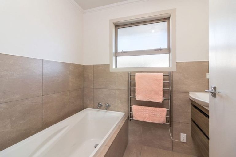 Photo of property in 30 Eglinton Street, Avondale, Christchurch, 8061