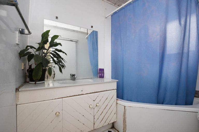 Photo of property in 367 Roscommon Road, Clendon Park, Auckland, 2103