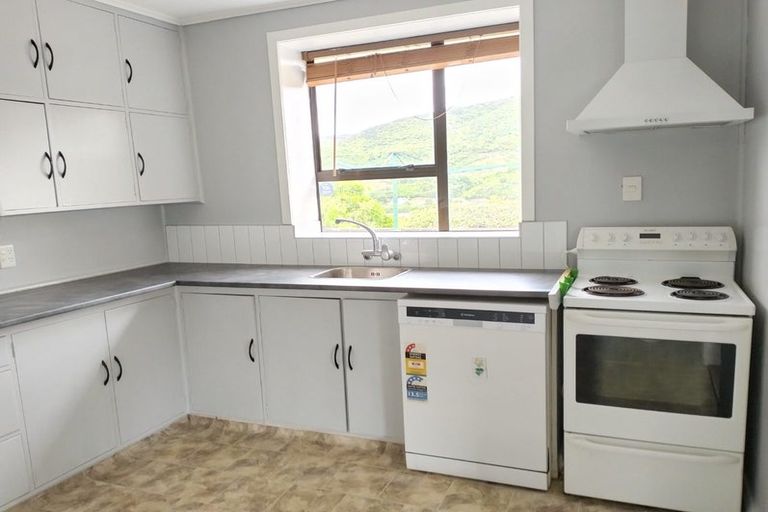 Photo of property in 15 Manor Drive, Stokes Valley, Lower Hutt, 5019