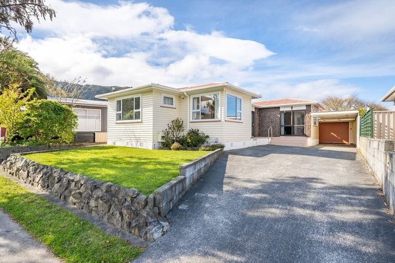 Photo of property in 6 Pencarrow Crescent, Wainuiomata, Lower Hutt, 5014