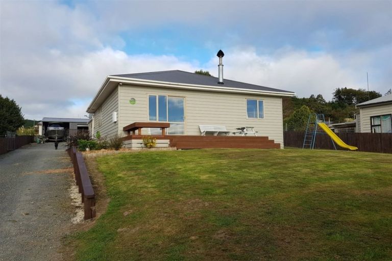 Photo of property in 80 Salcombe Street, Kaitangata, 9210