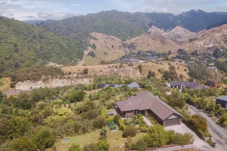 Photo of property in 9 Angus Way, Nikau Valley, Paraparaumu, 5032