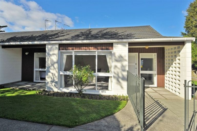 Photo of property in 2/10 Jamell Place, Avonhead, Christchurch, 8042