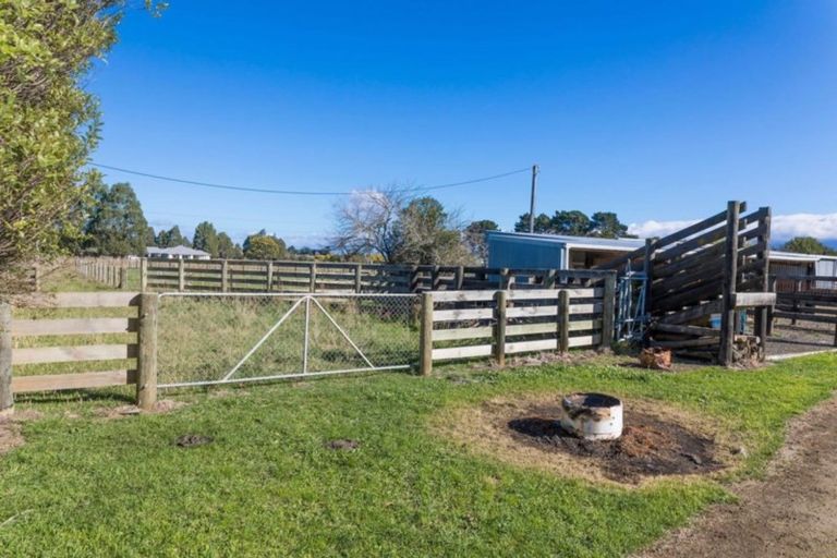 Photo of property in 11 Tipapakuku Road, Dannevirke, 4930