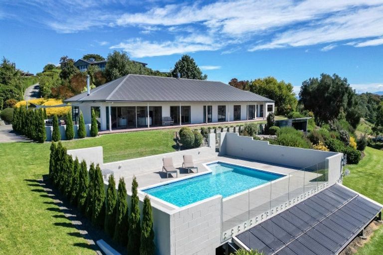 Photo of property in 124 Puketapu Road, Taradale, Napier, 4112