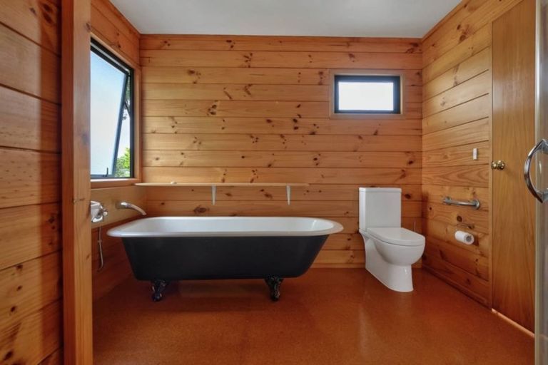 Photo of property in 33 The Esplanade, Eastern Beach, Auckland, 2012