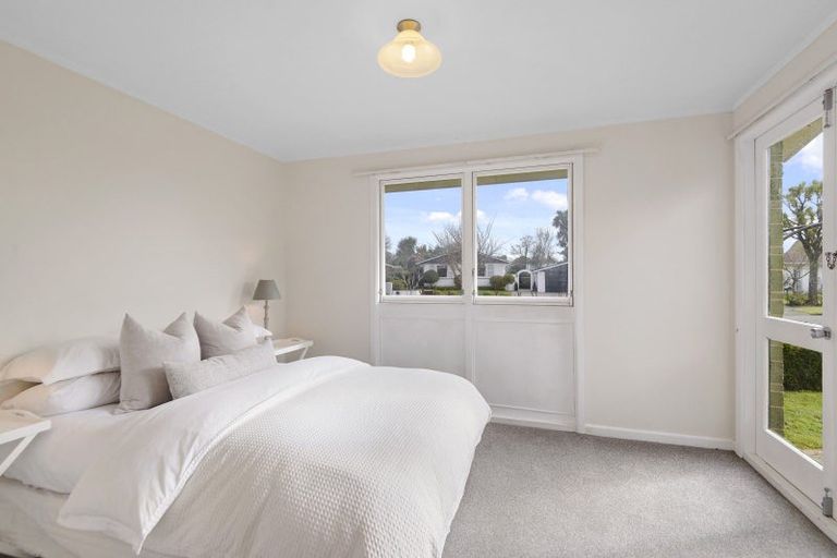 Photo of property in 15 Ostend Place, Avonhead, Christchurch, 8042