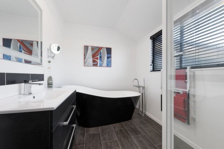 Photo of property in 68 Moana View Road, Waikawa, Picton, 7220