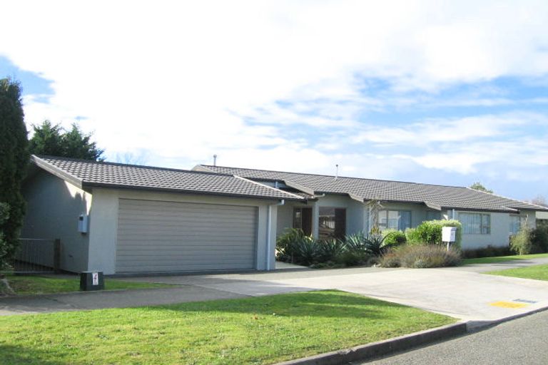 Photo of property in 57 Pacific Drive, Fitzherbert, Palmerston North, 4410
