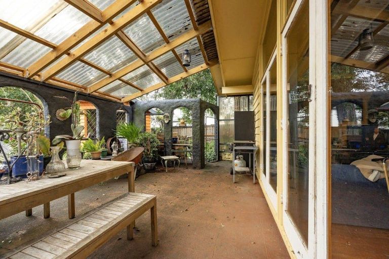 Photo of property in 31 Taipari Road, Te Atatu Peninsula, Auckland, 0610